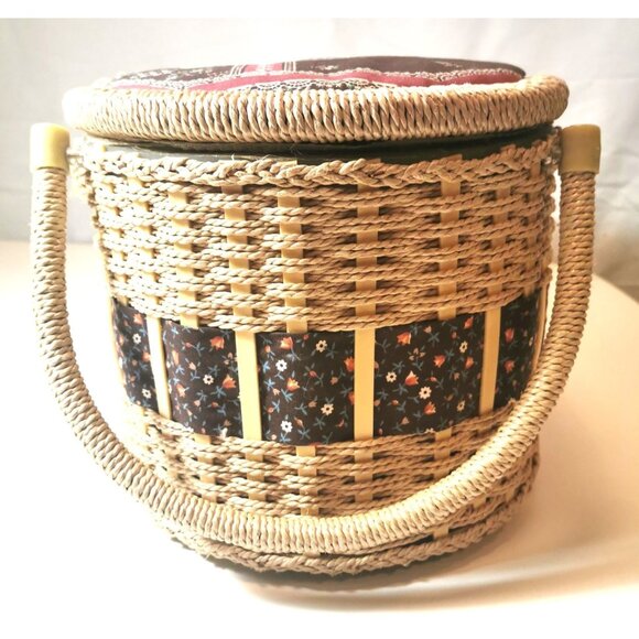 VINTAGE 1980s Country Geese Woven Sewing Basket Taiwan Nostalgia Silk Lining - Picture 4 of 6